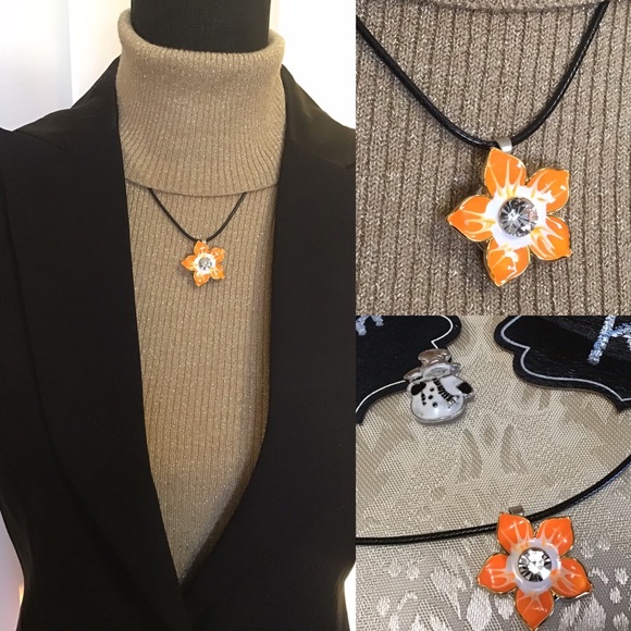 Other - Leather necklace w/ flower + snowman snap - 18mm